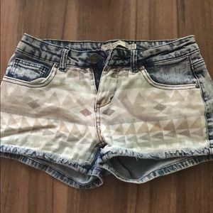 Mid Rise Short